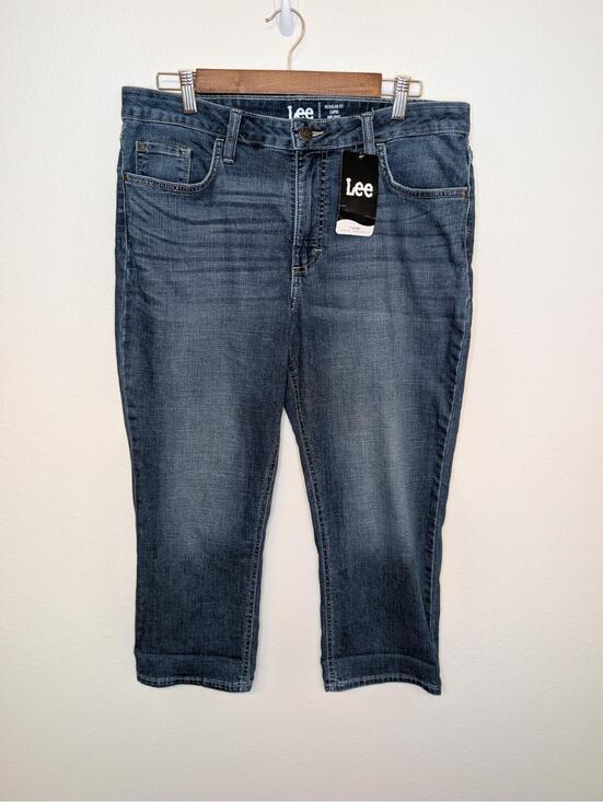 Lee Denim - Lee Mid Rise Capri Women's size 14 M Blue Denim Jeans Regular Fit NWT